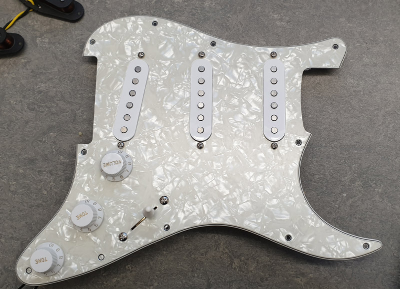 Aged Pearl with White pickups and knobs